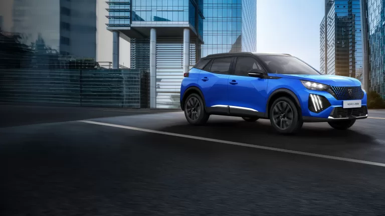 Começaram as vendas do novo Peugeot e-2008 2025 no Brasil; SUV 100% elétrico é cheio de estilo e tecnologia