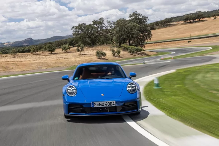 Porsche 911 Carrera 2025: o clássico esportivo em sua melhor forma