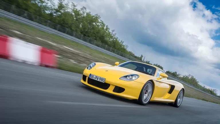 Pneus novos para o Carrera GT: como fazer um clássico voar ainda mais rápido
