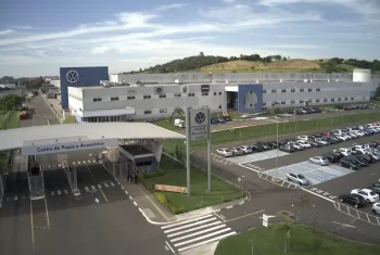 Volkswagen celebra 20 anos do maior centro de peças da América Latina com investimentos no futuro