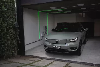 Veículos elétricos da Volvo oferecem economia superior a 57% em comparação com modelos a combustão