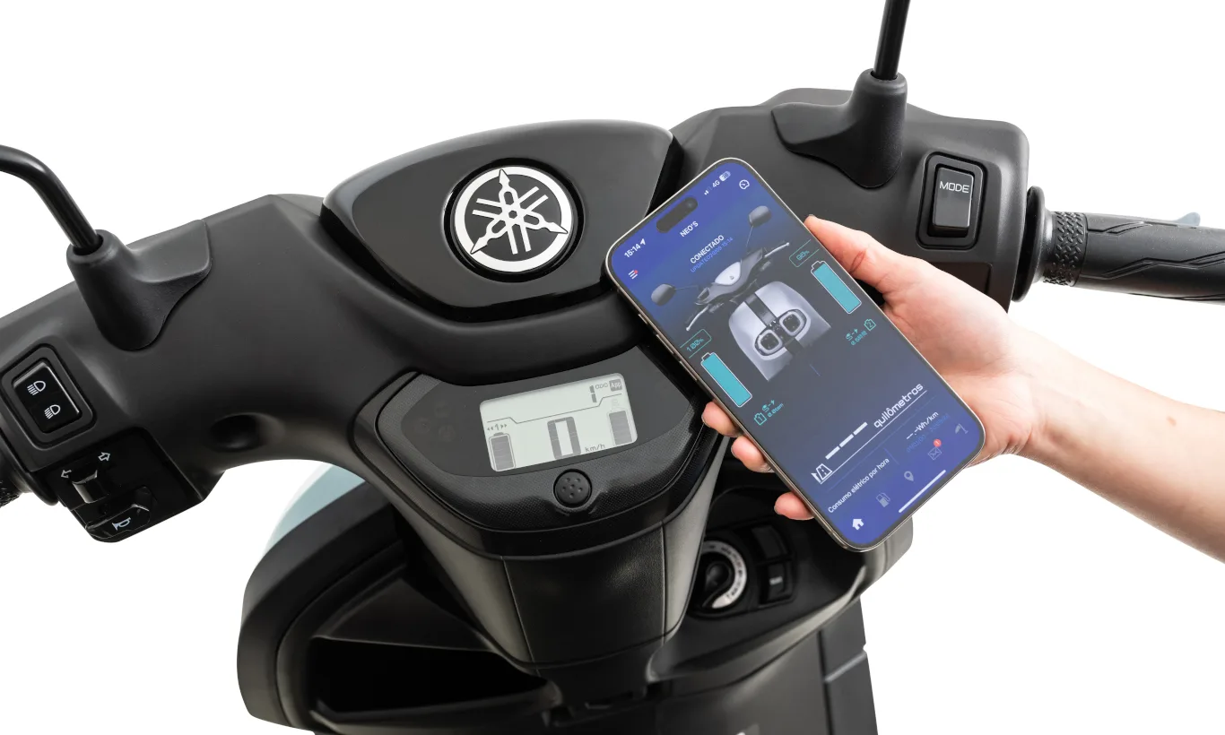 Com painel conectado e rodar sem vibração, o Neo’s entrega sensação moderna e prática, facilitando arrancadas e manobras curtas.