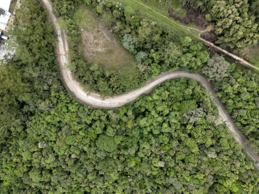 A Audi do Brasil revelou uma nova curva "S" em Ribeirão Pires, São Paulo, como parte das celebrações de 30 anos da marca no país. O projeto busca localizar curvas similares ao icônico 'S' do Senna.