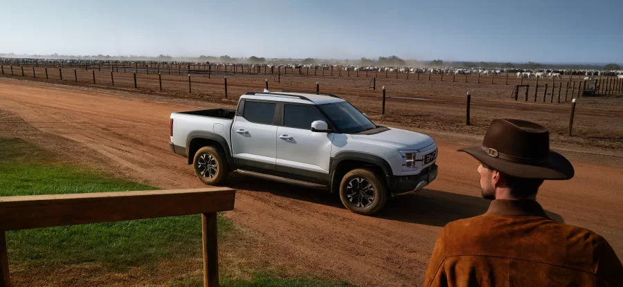 Caçamba com capacidade de 1450 litros, permitindo transporte eficiente de cargas. Carga útil de até 835 kg, ideal para trabalhos pesados e transporte versátil.