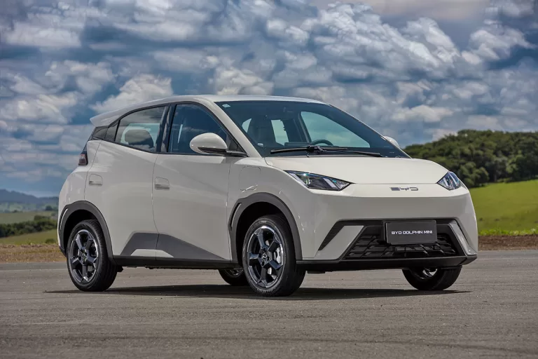 BYD Dolphin Mini perde menos valor que Volkswagen Polo e muda cenário no mercado brasileiro
