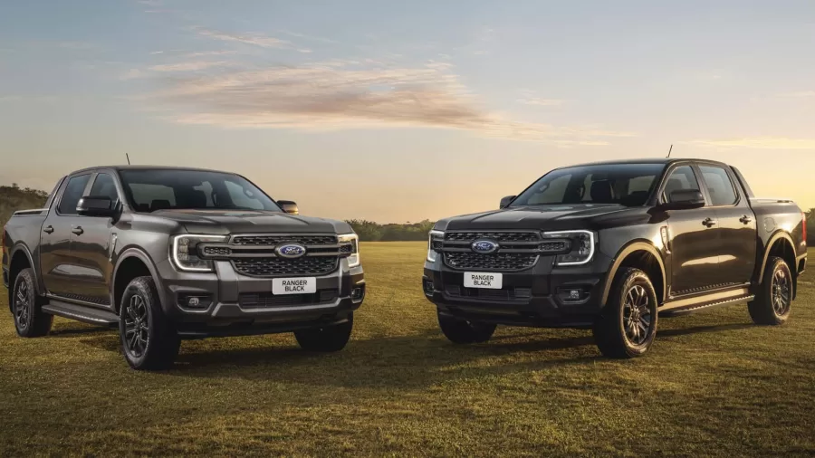 A Ford apresentou a nova Ranger Black 2025, uma picape intermediária com motor 2.0 turbodiesel, câmbio automático de 6 marchas e tração 4x2. Ela chega ao mercado por R$ 219.990, voltada para uso urbano.