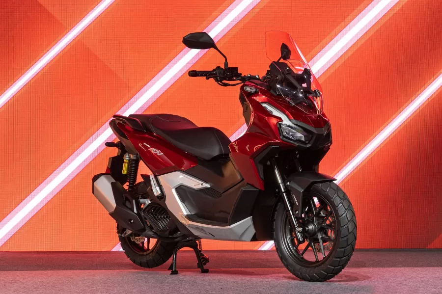 A Honda anunciou o lançamento da nova ADV 160 para dezembro de 2024. O modelo contará com o motor de 160 cc da PCX, seguindo as normas de emissão de 2025, além de melhorias tecnológicas.