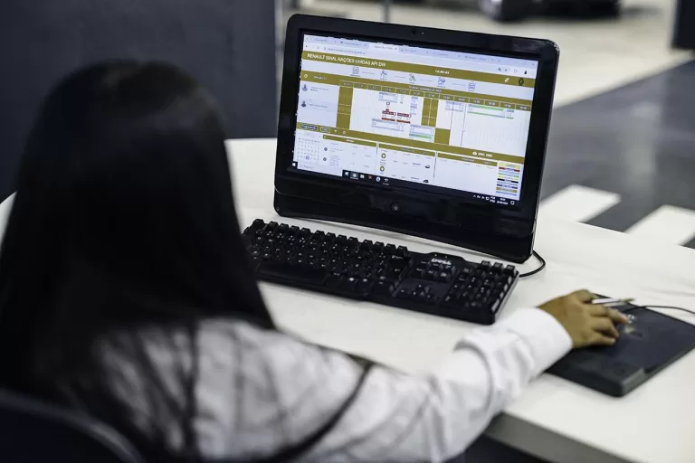 Renault aposta em digitalização completa para transformar o atendimento pós-vendas no Brasil