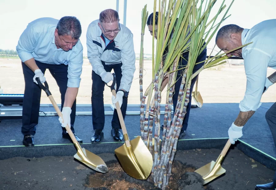 Toyota inicia um novo capítulo no Brasil com a construção de sua segunda fábrica em Sorocaba, voltada para a produção de modelos híbridos flex, reforçando o compromisso com a sustentabilidade - Foto: Sérgio Barzaghi/Governo do Estado de SP