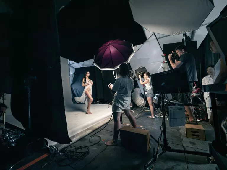 Refresh and Reveal de Ethan James Green: Calendário Pirelli 2025 é apresentado em Londres