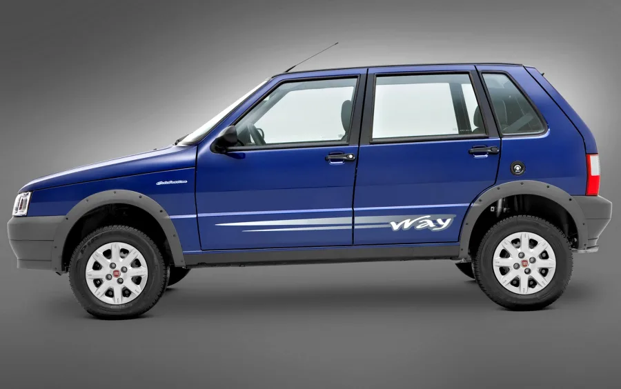 No consumo, o modelo mostra médias entre 8,4 km/l e 13,6 km/l, o que garante autonomia de até 680 km com gasolina, ideal para quem precisa rodar bastante.