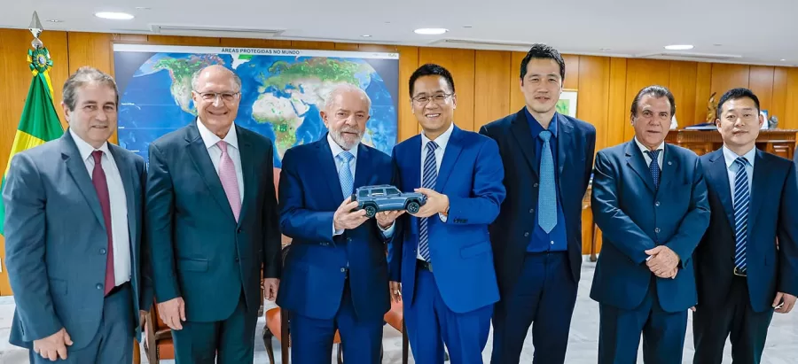 A Great Wall Motors anunciou investimentos no Brasil com início de produção em 2025 na fábrica de Iracemápolis, gerando 700 empregos diretos e foco em veículos híbridos e elétricos.