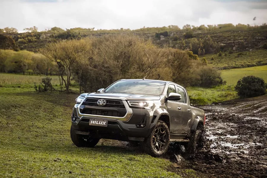 Toyota lança linha 2025 dos modelos Hilux e SW4 com novidades