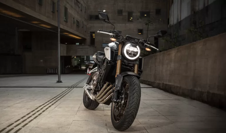 Honda CB 650R 2024: desempenho e tecnologia em uma naked de média cilindrada