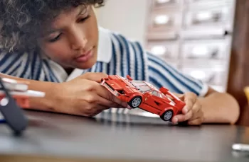 Speed Champions: a Ferrari F40 recriada em LEGO