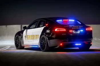 Tesla Model S vira viatura da polícia de 1.000 cv