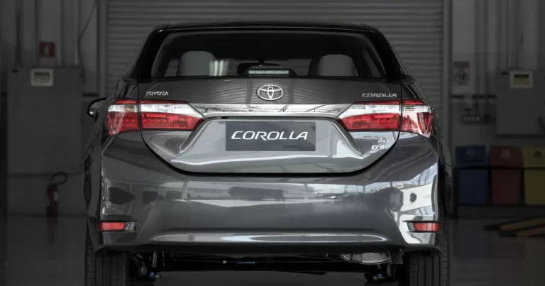 Guia de Usados: Ficha técnica do Toyota Corolla XEi 2.0 2016; um sedan espaçoso e com boa potência