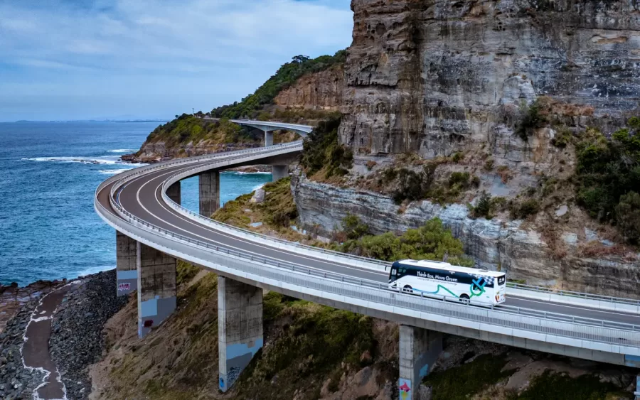 O Yutong C12E possui uma vida útil estimada em 1,5 milhão de km, além de um sistema de propulsão de 350 kW, o que o torna uma alternativa robusta e econômica para o transporte público.