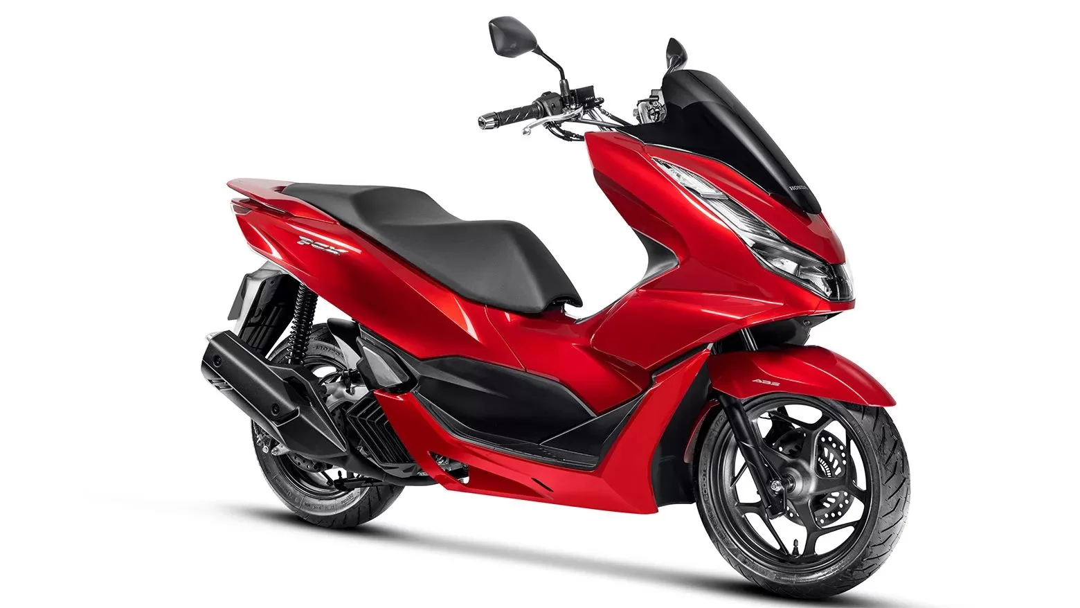 Disponível em três versões, a PCX 2025 tem preços que variam entre R$ 17.976 e R$ 20.234, com lançamento previsto para dezembro de 2024.