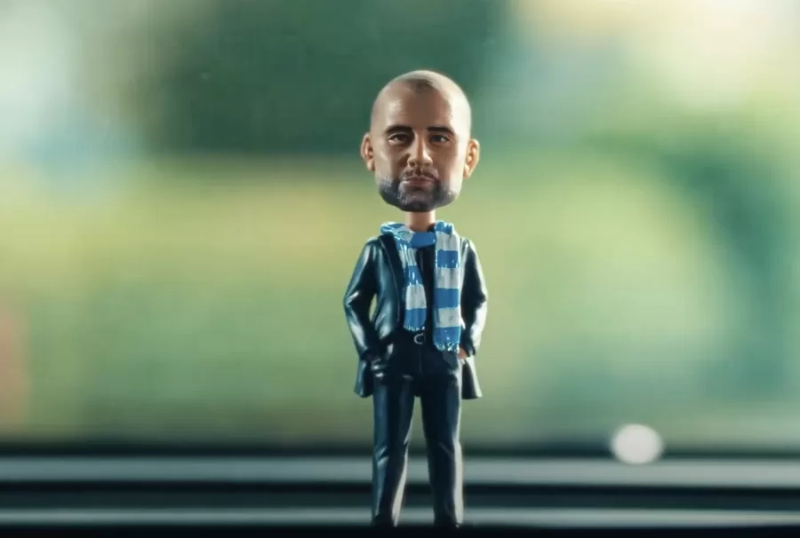 Pep Guardiola aparece em comercial do Nissan Ariya, um crossover 100% elétrico