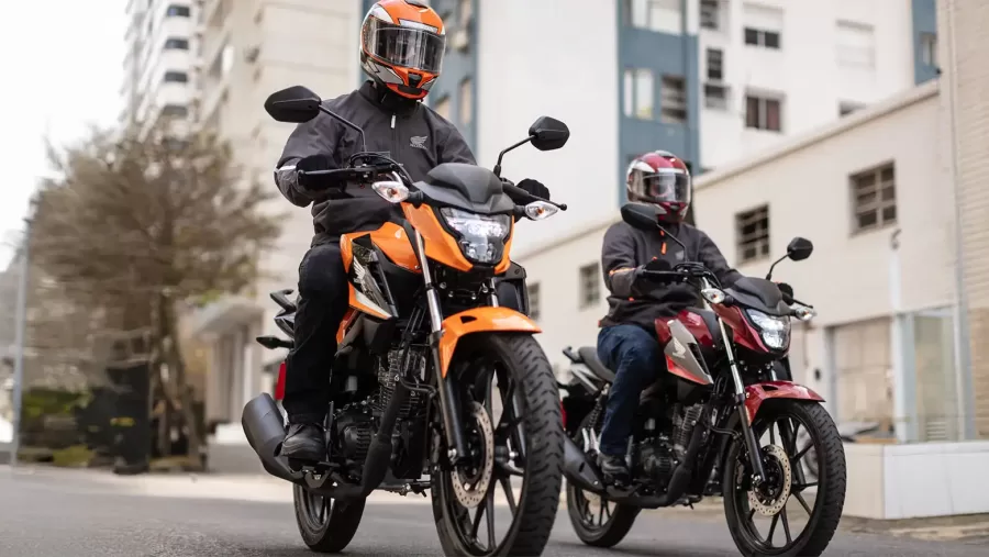 Honda CG 160 lidera as vendas no Brasil com mais de 367 mil unidades emplacadas em 2024. O modelo representa 23% das motos vendidas e domina o segmento de baixa cilindrada.