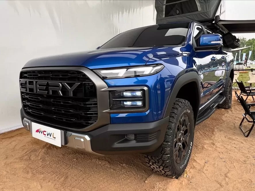 A Chery anunciou sua nova picape KP11, projetada para disputar mercado com modelos como Toyota Hilux e Ford Ranger. Com versões a combustão, híbrida plug-in e elétrica, o modelo chegará ao Brasil - Foto: Rutamotor/Divulgação