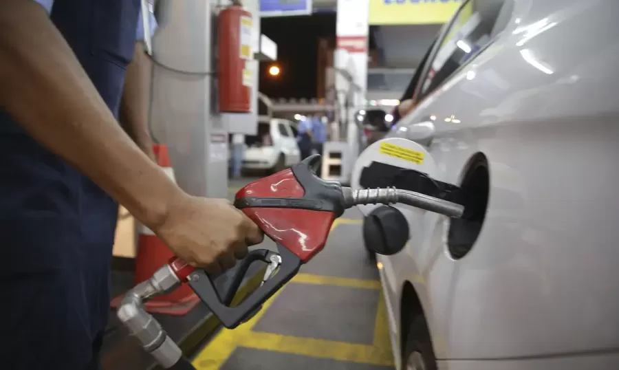 Preço médio da gasolina cai em São José dos Campos e sobe em Taubaté, informa ANP