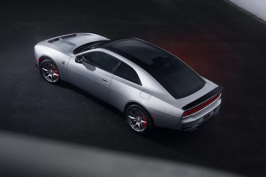 Versões híbridas e a combustão do Dodge Charger incluirão um motor 3.0 biturbo. A decisão responde à demanda de consumidores que ainda valorizam motores tradicionais.