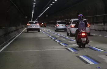 Faixa azul para motos: iniciativa de São Paulo começa a ser testada em outras cidades brasileiras