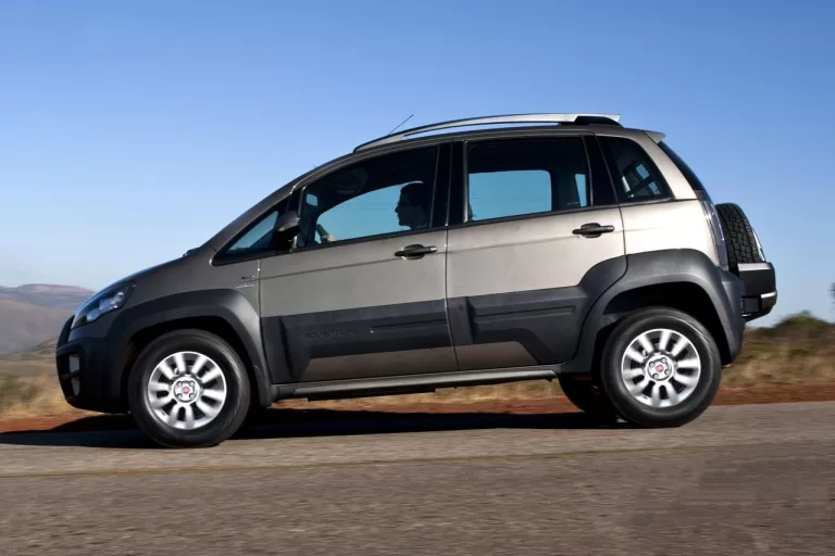 Fiat Idea Adventure 2016 manual usado chama atenção pelo visual aventureiro e consumo elevado