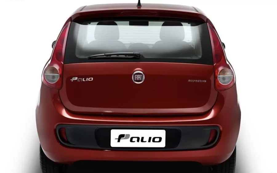 O consumo urbano é de 7,4 km/l no álcool, 10,8 km/l na gasolina em rodovias, com tanque de 48 litros e autonomia máxima de 518 km.