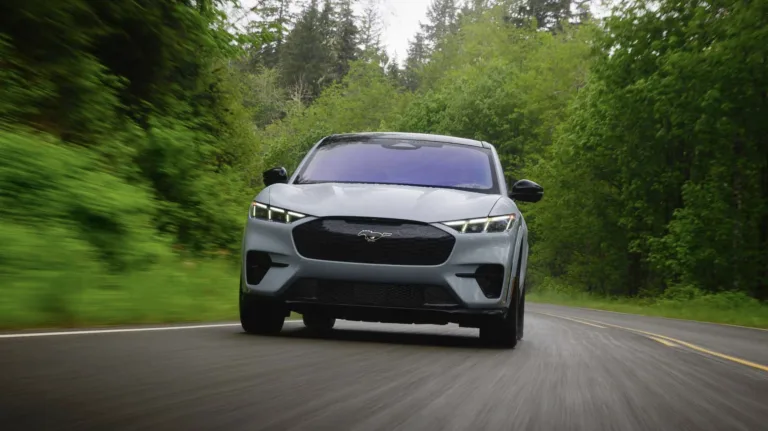 Ford Mustang Mach-E GT Performance 2024 chega ao Brasil com novidades