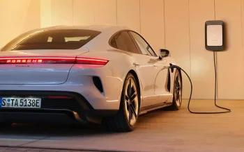 Porsche Taycan é o mais desejado: Estudo aponta os carros elétricos mais buscados no Brasil