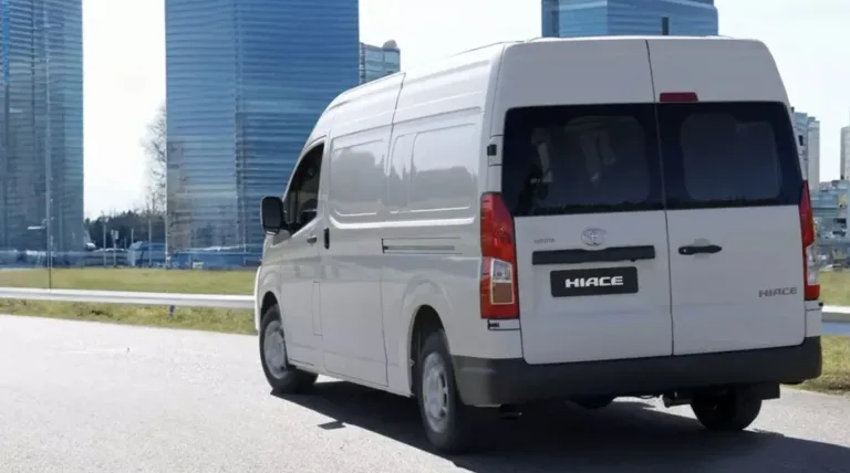 Novo Toyota Hiace deve chegar ao Brasil em versão furgão L2H2