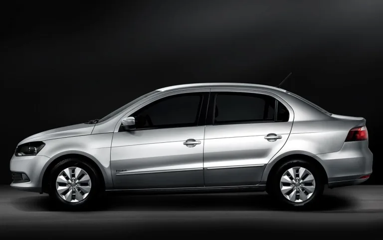 Guia de Usados: Ficha técnica do Volkswagen Voyage Trendline 1.6 2015; confira preço e fotos do sedan