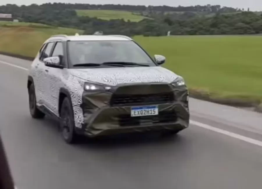 Toyota Yaris Cross é flagrado rodando em testes no Brasil