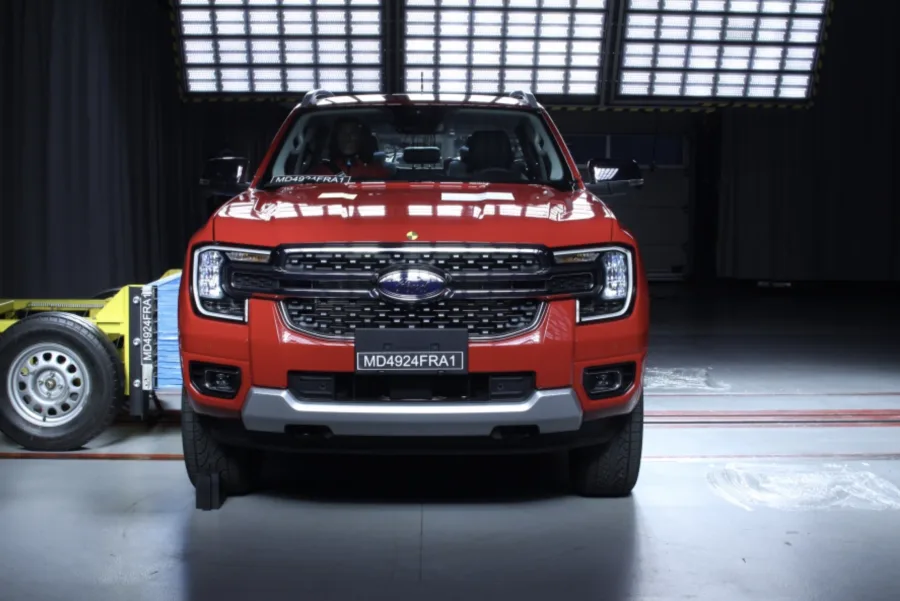 A Ford Ranger recebeu 5 estrelas no Latin NCAP 2024, destacando-se pela segurança com sete airbags, controle de estabilidade e sistemas avançados de assistência ao motorista.