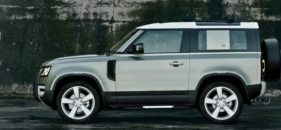 A Land Rover trouxe ao Brasil o Defender 2025, com motor diesel atualizado de 350cv e torque de 71kgfm, além de opções como bancos individuais na segunda fileira da versão 130.