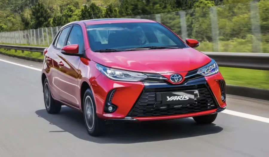 Toyota confirma o fim das vendas do Yaris no Brasil em 2024, motivado por mudanças nas regras de emissão. A produção continuará em Sorocaba, com foco exclusivo na exportação para a América do Sul.