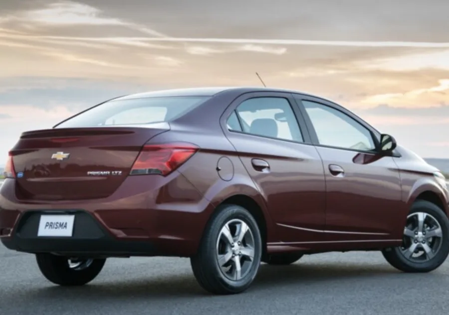 O consumo urbano é de 8,8 km/l no álcool e 12,9 km/l na gasolina, já na estrada atinge 10,7 km/l e 15,4 km/l, com tanque de 54 litros e autonomia de até 832 km.