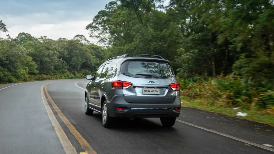 Consumo de até 12,4 km/l. Tanque de 53 litros, com autonomia máxima de 657 km (gasolina) e 461 km (álcool) em rodovias.