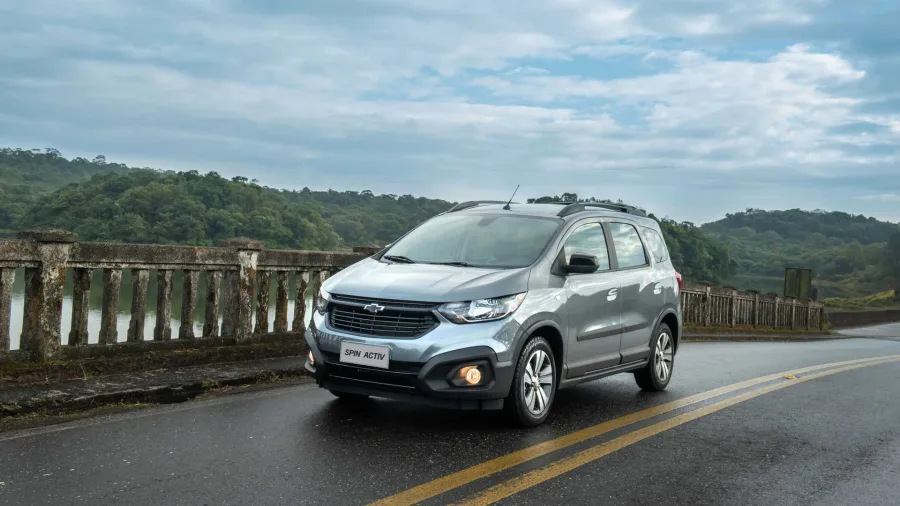 Chevrolet Spin Premier 2021 usado é opção prática para famílias que buscam espaço e versatilidade, com até sete lugares, porta-malas amplo e itens tecnológicos voltados ao uso diário.