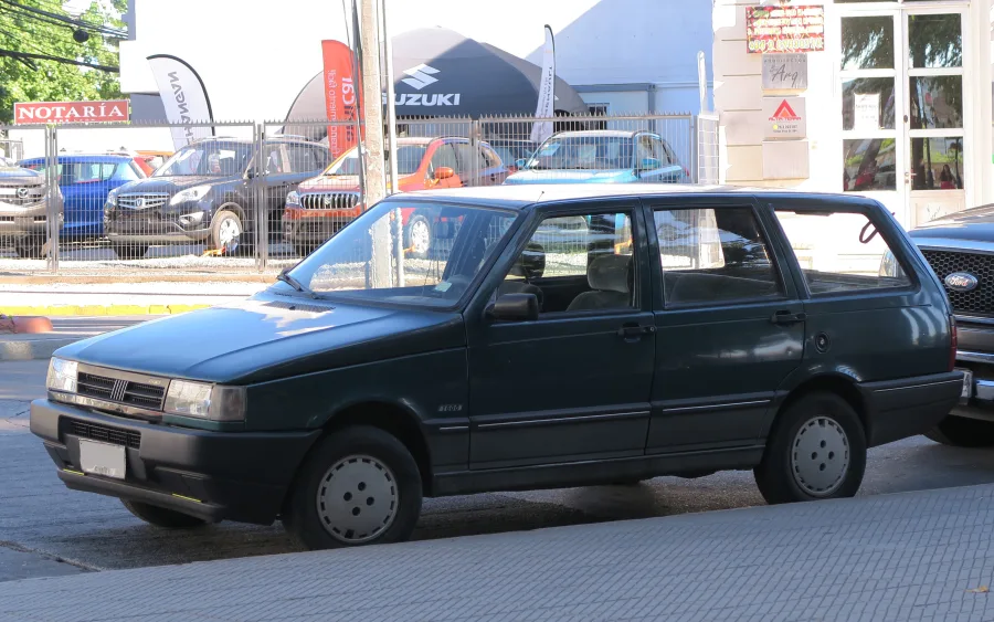 A Fiat Elba, derivada do Uno, teve duas unidades emplacadas em 2024. Apesar de estar fora de linha, o modelo ainda atrai entusiastas por sua versatilidade como perua - Foto: RL GNZLZ / Flickr