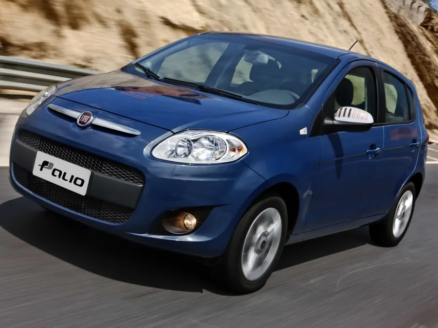 O Fiat Palio Attractive 1.4 2012 usado é uma opção prática para quem busca um carro compacto e econômico. Seu motor oferece bom desempenho para a cidade e viagens curtas.