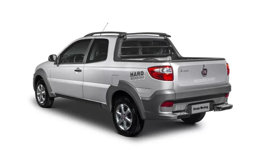 A Fiat Strada Hard Working 2015 é uma picape compacta versátil, projetada para atender necessidades de trabalho e uso diário. Robusta e funcional, é muito procurada no mercado de usados.