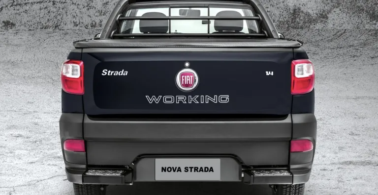 Fiat Strada Hard Working 2015: ficha técnica completa e preço no mercado de usados