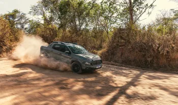 Fiat Toro Ultra 2025 volta flex: sem diesel, sem 4×4, sem marchas extras, mas ainda é bonita