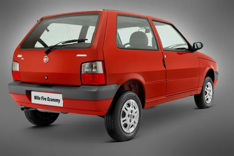 Fiat Uno Mille Economy 2011 4 portas mantém fama de econômico e robusto no mercado de usados brasileiros