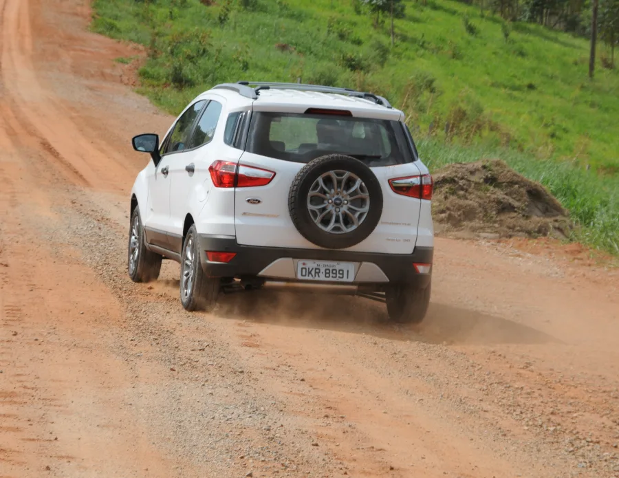 Consumo de até 11,8 km/l (G), tanque de 52 litros. Autonomia máxima: 426 km (A) e 614 km (G). Prático e econômico para viagens e uso diário.