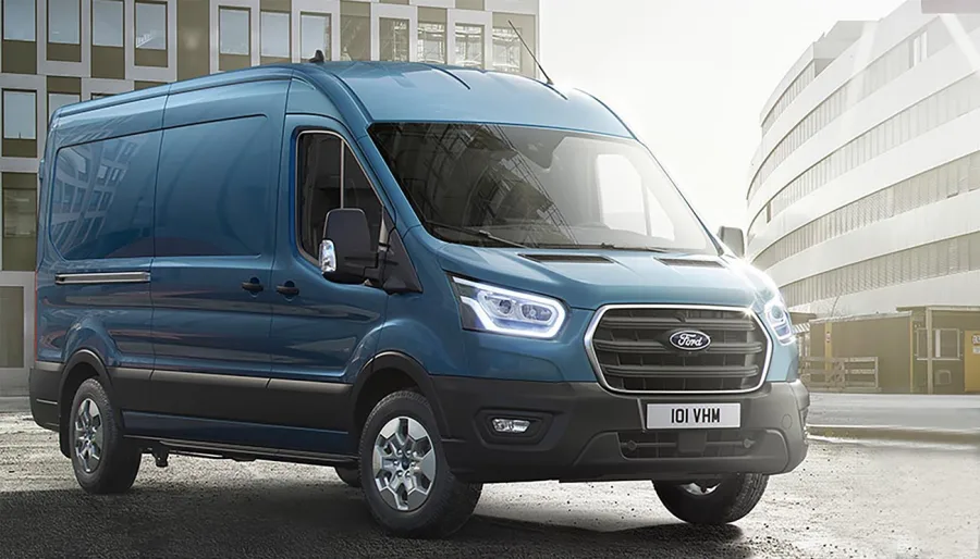 A nova Ford Transit recebeu o selo Platinum do Euro NCAP, atingindo 95% de pontuação total nas avaliações e se destacando pela segurança e tecnologias avançadas de assistência ao motorista.